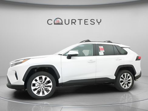 New 2025 Toyota RAV4 XLE Premium w/ Weather Package AWD/4WD image 5