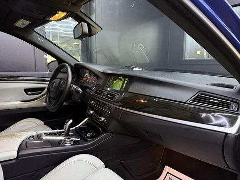 Used 2013 BMW M5 image 28