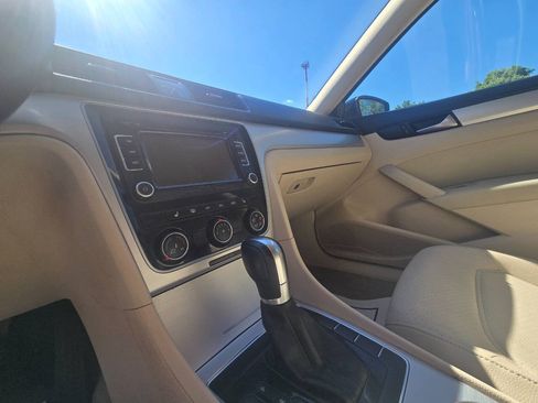 Used 2013 Volkswagen Passat 2.5 SE FWD image 20