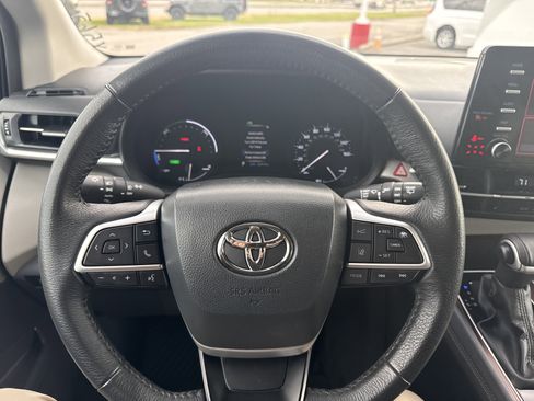 Certified 2024 Toyota Sienna XLE image 16