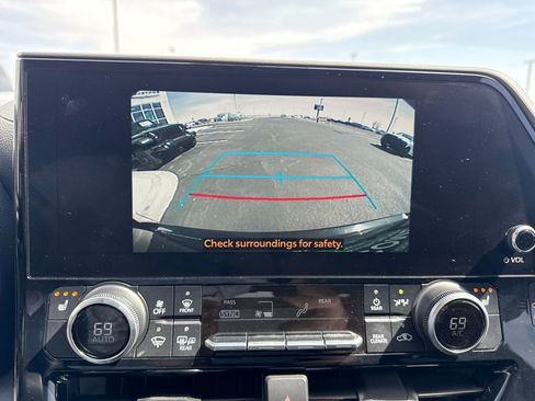 Used 2023 Toyota Highlander XLE image 23