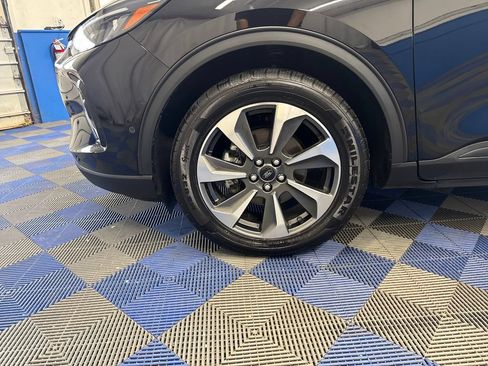 Used 2023 Ford Escape Platinum w/ Premium Technology Package AWD/4WD image 30