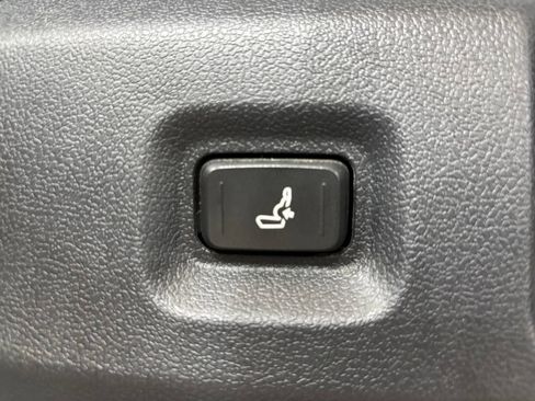 Used 2025 Toyota Tacoma TRD Sport AWD/4WD image 23