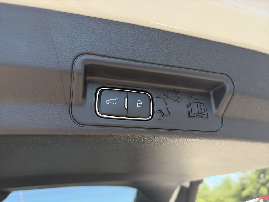 New 2026 Ford Explorer ST-Line w/ ST-Line Street Pack RWD image 32
