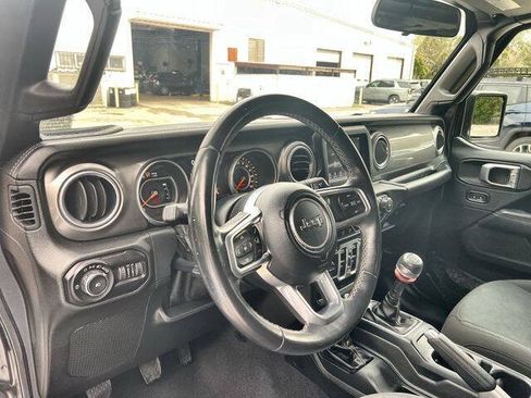 Used 2018 Jeep Wrangler Unlimited Sahara AWD/4WD image 10