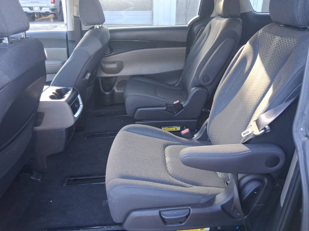 Used 2026 Kia Carnival LX FWD image 17