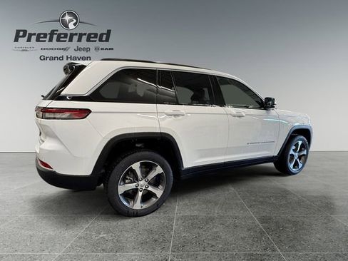 New 2026 Jeep Grand Cherokee Limited w/ Trailer Tow Package AWD/4WD image 21
