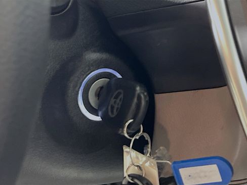 Used 2016 Toyota Camry LE image 23