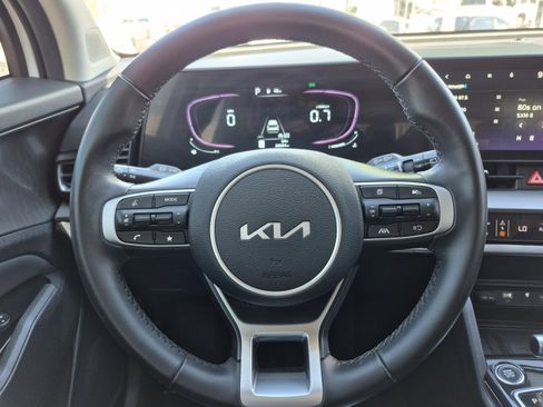 Used 2023 Kia Sportage EX image 9