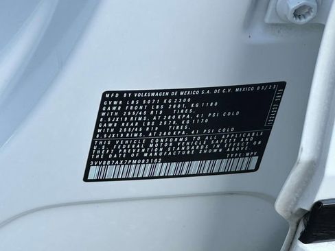 Used 2023 Volkswagen Tiguan SE R-Line image 11