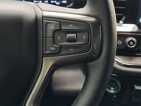 Used 2024 Chevrolet Silverado 2500 ZR2 w/ Technology Package image 30