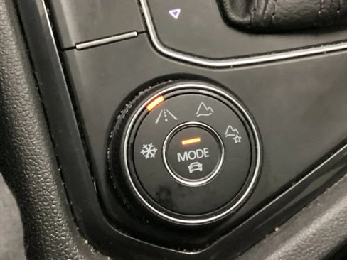 Used 2019 Volkswagen Tiguan SE w/ Panoramic Sunroof Package AWD/4WD image 19