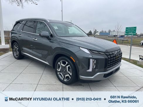 Used 2024 Hyundai Palisade Limited image 2
