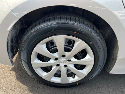 Used 2022 Toyota Corolla LE image 11