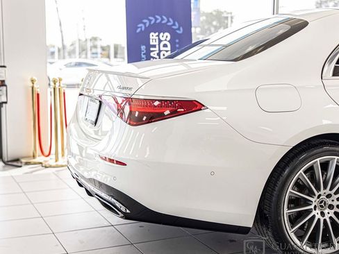 Used 2022 Mercedes-Benz S 500 4MATIC w/ AMG Line Package image 16