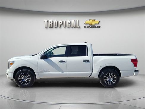 Used 2023 Nissan Titan SV image 2