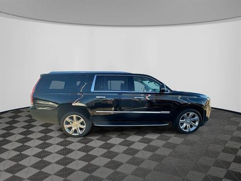 Used 2017 Cadillac Escalade ESV Luxury image 4