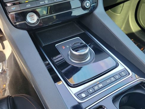 Used 2018 Jaguar F-PACE Prestige image 17