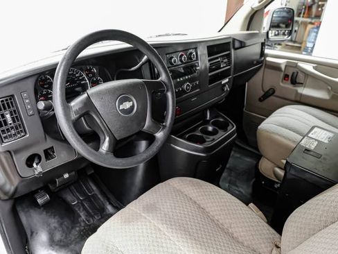 Used 2009 Chevrolet Express 1500 image 3