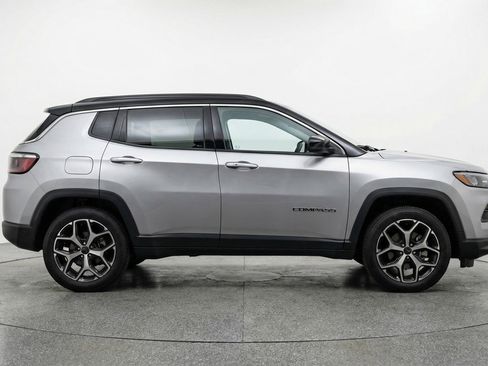 Used 2025 Jeep Compass Limited AWD/4WD image 11