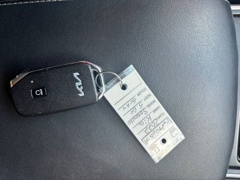 Used 2022 Kia Sorento S FWD image 11