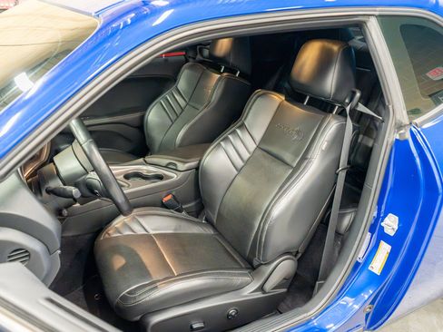 Used 2019 Dodge Challenger SRT Hellcat w/ Laguna Leather Package RWD image 40