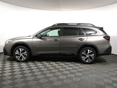 Used 2022 Subaru Outback Limited AWD/4WD image 2