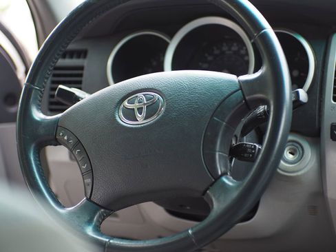 Used 2007 Toyota 4Runner SR5 RWD image 17