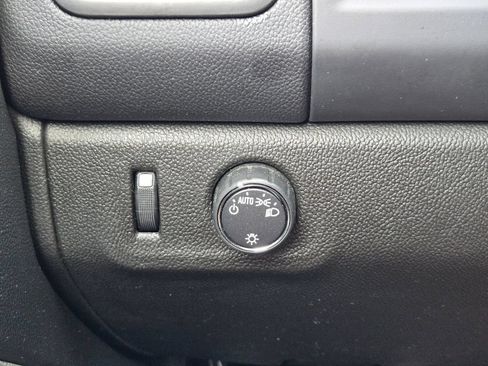 Used 2022 Chevrolet Colorado LT w/ Safety Package RWD image 22