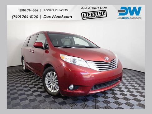 Used 2015 Toyota Sienna XLE w/ XLE Navigation Package image 1