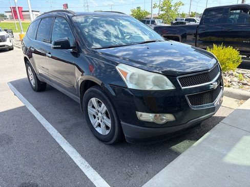 Used 2011 Chevrolet Traverse LT FWD image 3