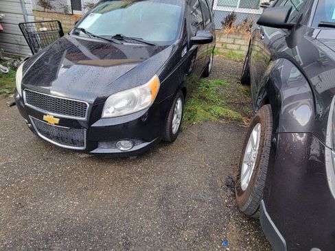 Used 2010 Chevrolet Aveo5 LT FWD image 1