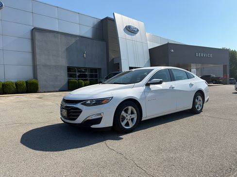 Used 2024 Chevrolet Malibu LS w/ Driver Confidence Package FWD image 1