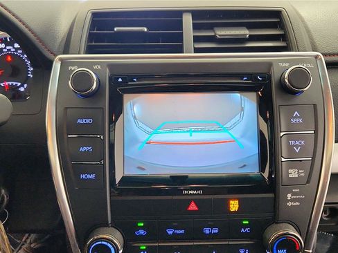 Used 2016 Toyota Camry SE w/ Moonroof Package FWD image 25