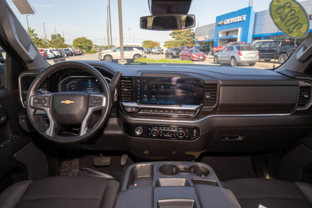 Used 2023 Chevrolet Silverado 1500 LT AWD/4WD image 14