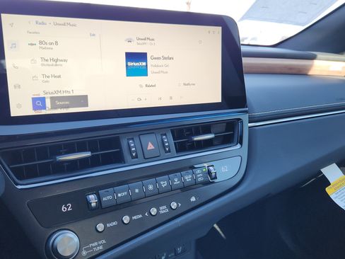 New 2025 Lexus ES 350 Luxury image 15