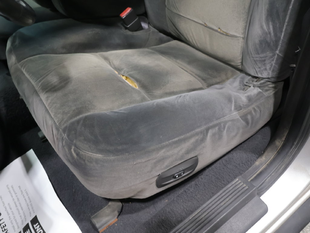 Used 2004 Ford Crown Victoria LX RWD image 19