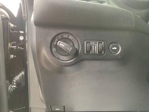 Used 2022 Dodge Challenger GT image 13