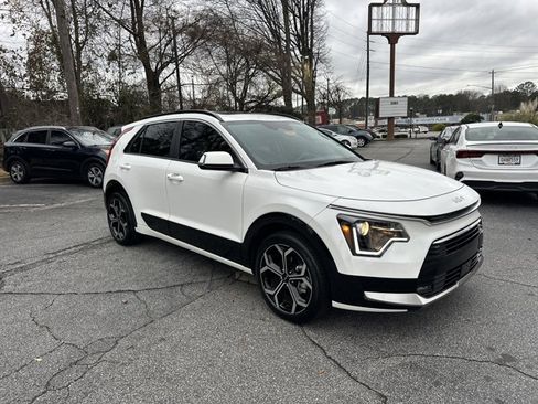 Used 2023 Kia Niro EX Touring image 4