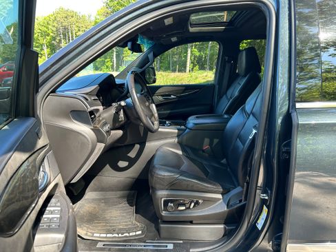 Used 2019 Cadillac Escalade ESV Platinum AWD/4WD image 4