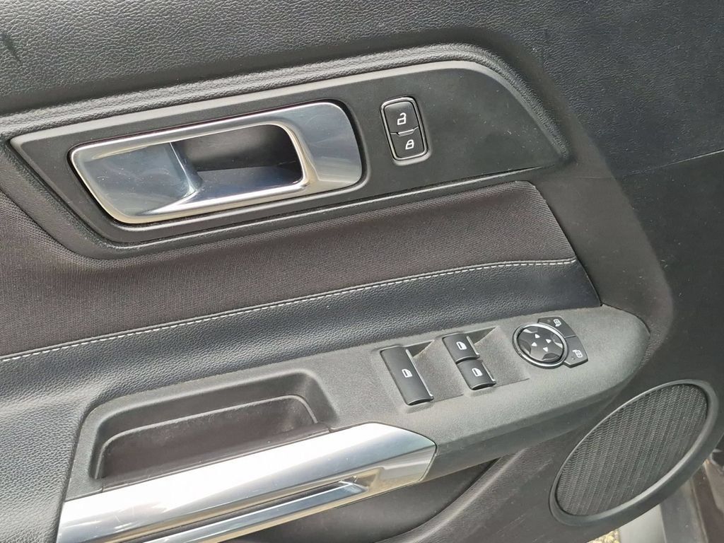 Used 2022 Ford Mustang Convertible RWD image 13