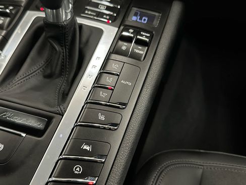 Used 2021 Porsche Macan AWD/4WD image 30