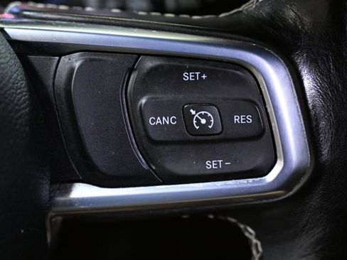 Used 2020 Jeep Wrangler Unlimited Sahara image 41