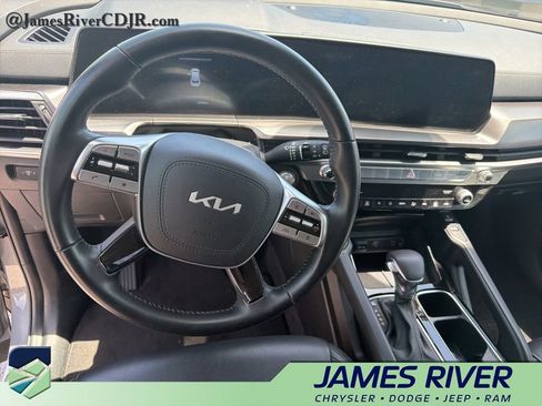 Used 2025 Kia Telluride S FWD image 11