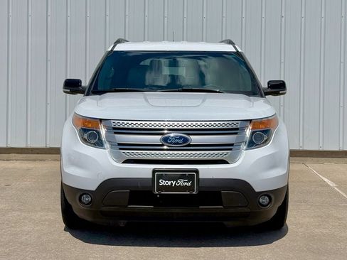 Used 2014 Ford Explorer XLT w/ Equipment Group 202A AWD/4WD image 9