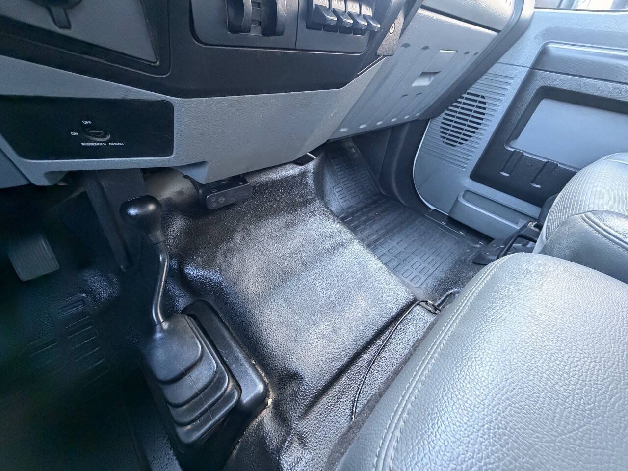 Used 2014 Ford F550 4x4 Regular Cab Super Duty image 34