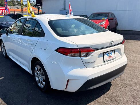 Used 2024 Toyota Corolla LE FWD image 5