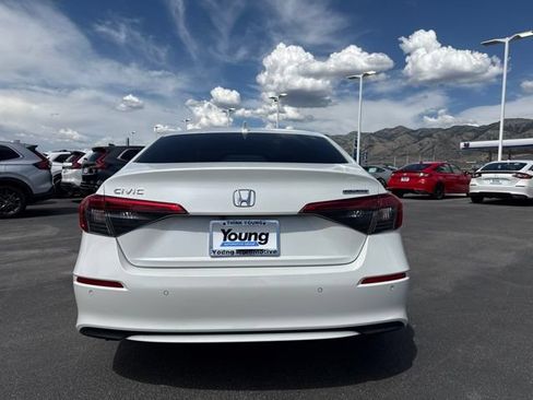 Used 2023 Honda Civic Touring image 5
