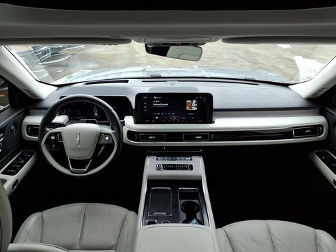 Used 2025 Lincoln Aviator Reserve w/ Illumination Package image 12