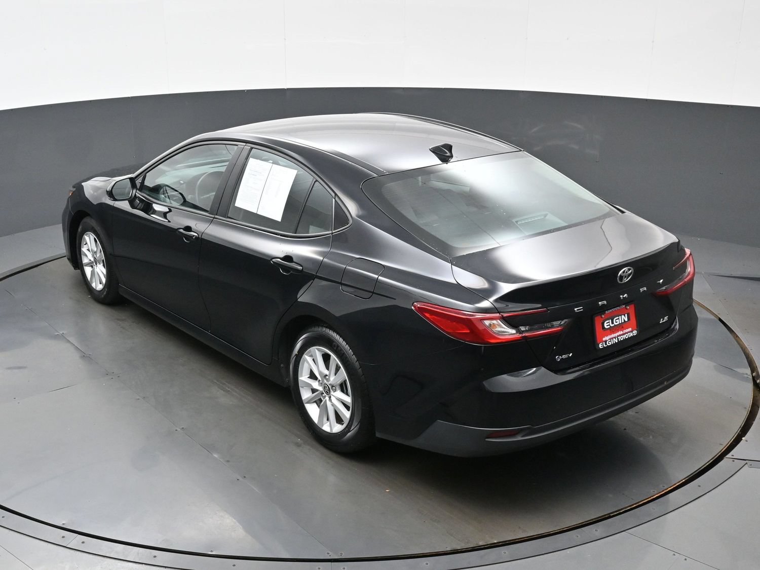 Used 2025 Toyota Camry LE FWD image 38